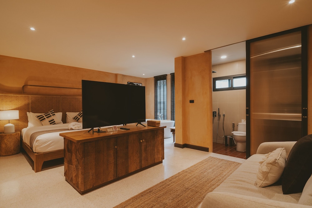 Deluxe Room - Photo 13