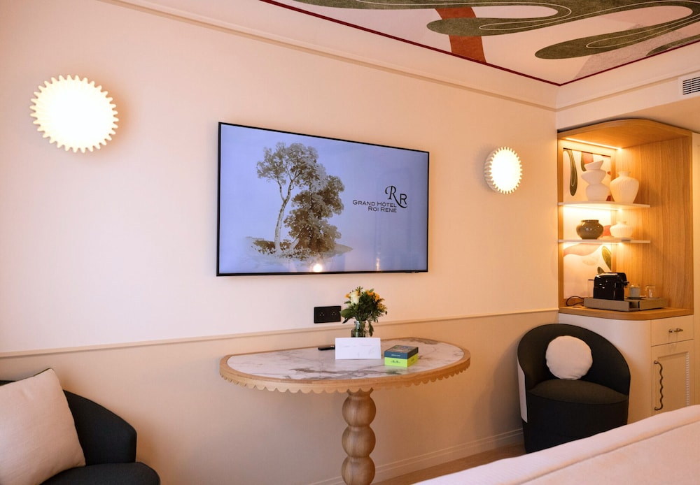 Family Room, City View (Deluxe)