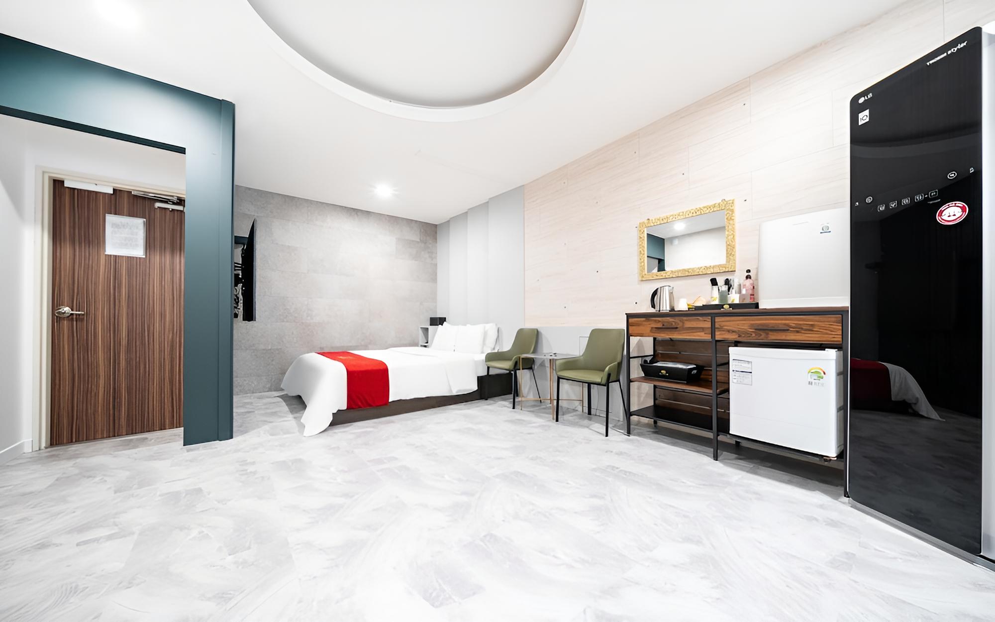Room (Standard room (LG65" Smart TV Netflix) photo 3