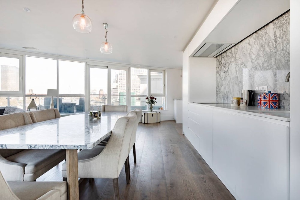 The English Rose Luxury 3 bed With Private Terrace - by Out of Office Lifestyle, Photo 11