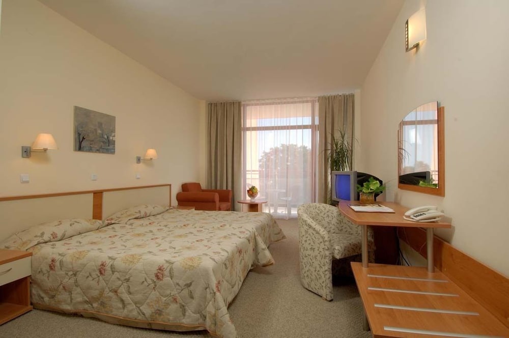 Standard Double Room, Balcony, Sea View - Photo 2