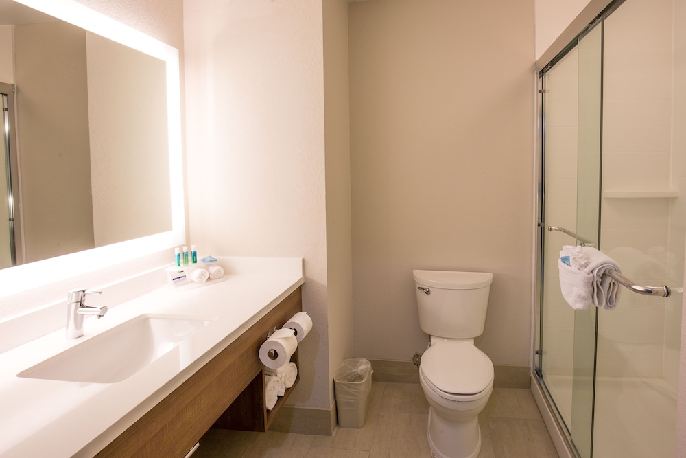 Standard Room, 2 Queen Beds, Accessible (Mobility) - Photo 3