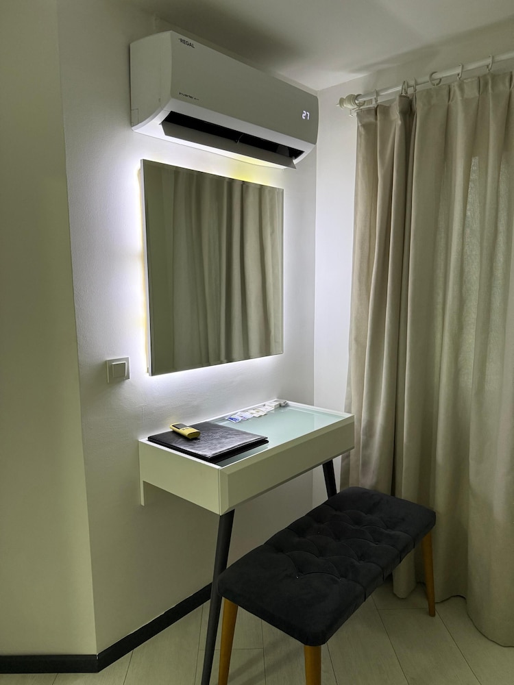 Economy Twin Room photo 3