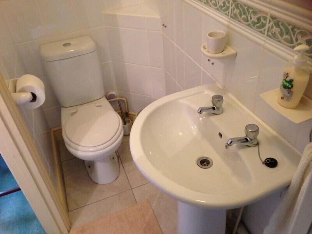 Twin Room, Ensuite photo 3