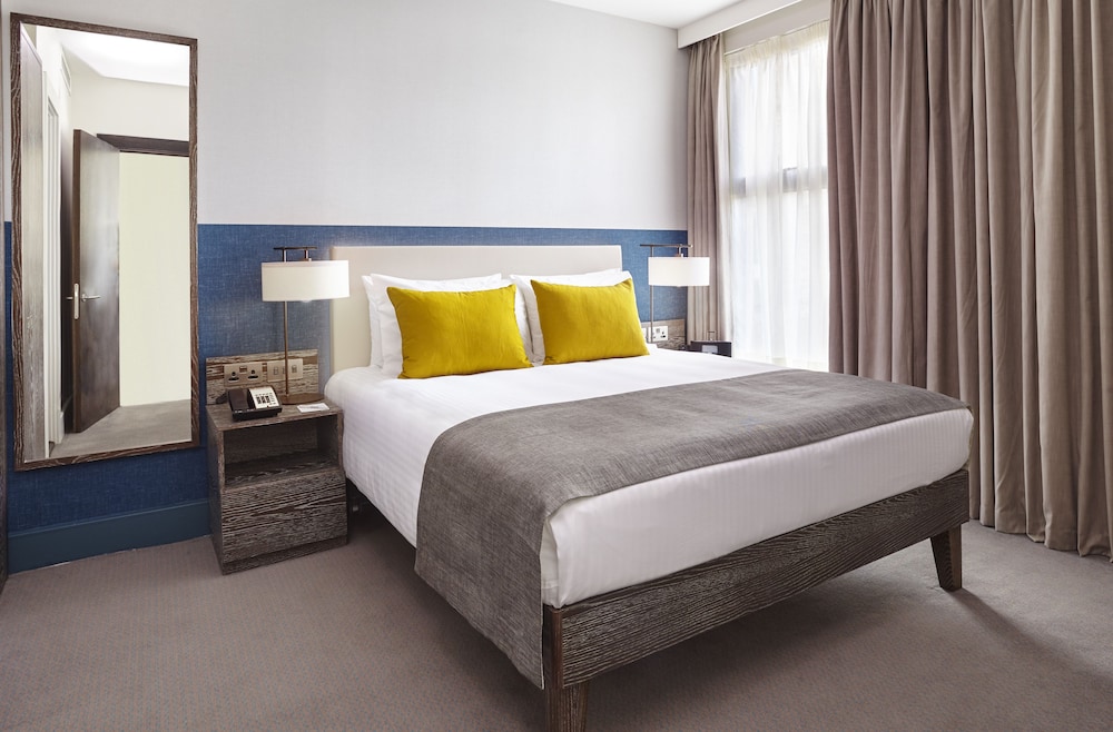 Studio Suite, 1 King Bed, Kitchen photo 2