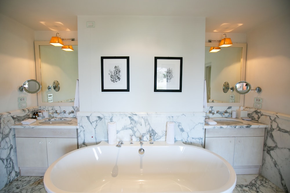 Deluxe Suite photo 3