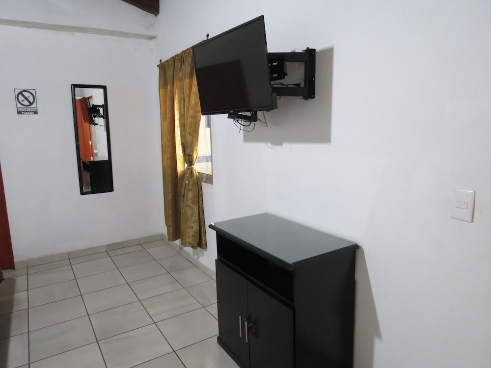 Standard Quadruple Room - Photo 21