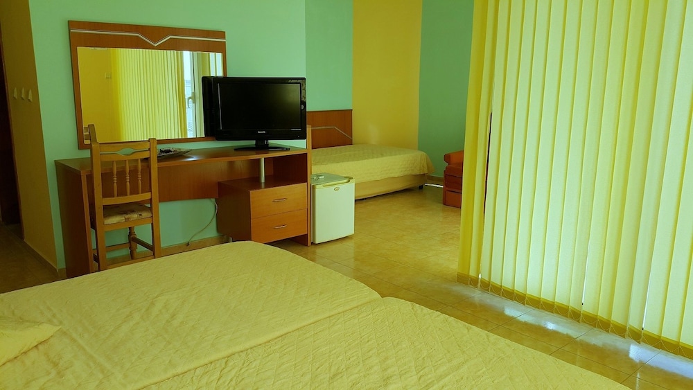 Superior Triple Room, Balcony, Partial Sea View