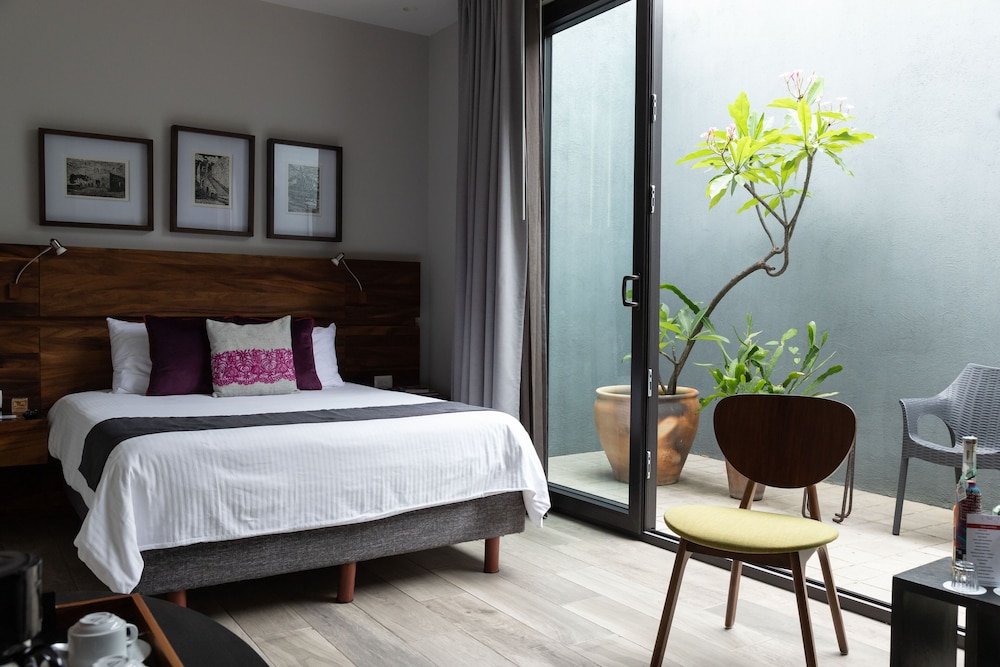 Standard Room, 1 Queen Bed