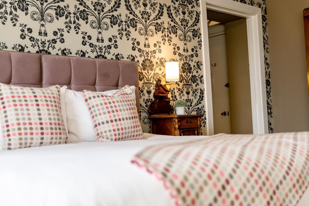 Double or Twin Room, Ensuite (Roomy) - Photo 4