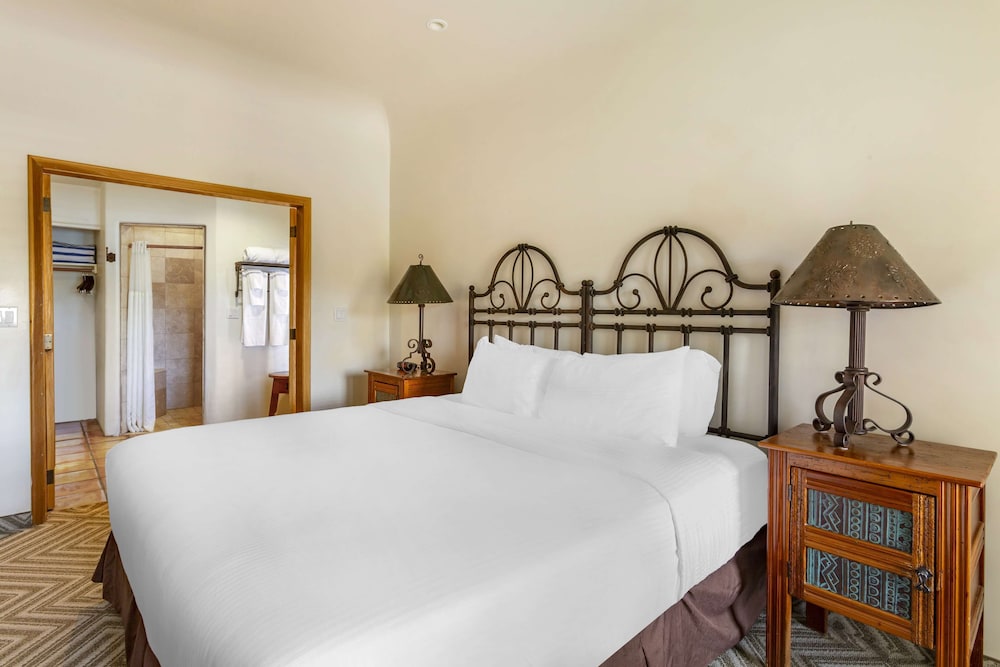 2 Bedroom 2 King Suite with Sofabed