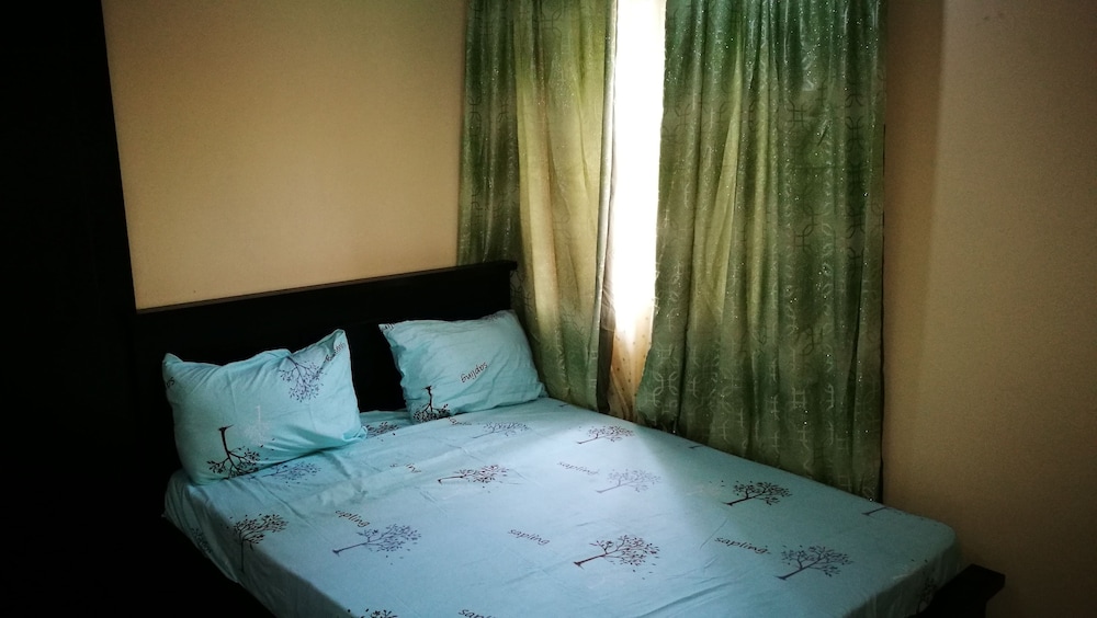 Business Room, 1 Queen Bed, Non Smoking photo 2