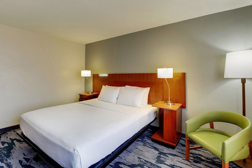 Room, 1 King Bed - Photo 4