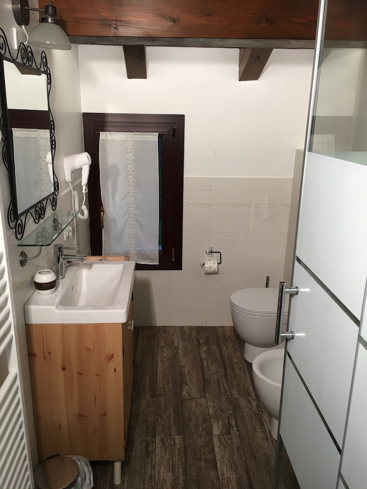 Comfort Double Room, 1 Double Bed, Non Smoking - ENTRY WITH CODE AND KEYPAD  AND ONLINE CHECK-IN photo 2