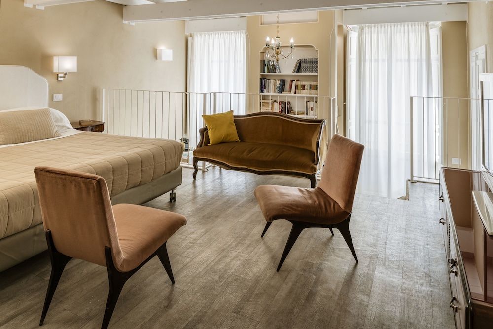Deluxe Double Room, Balcony, City View photo 1