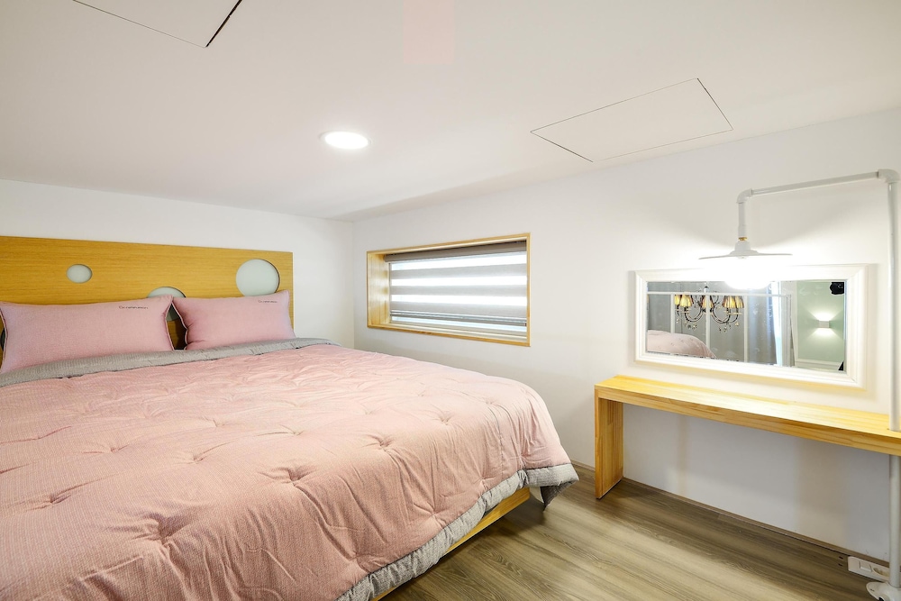 Basic Room, 1 Bedroom (F201(Ocean View)) - Photo 4