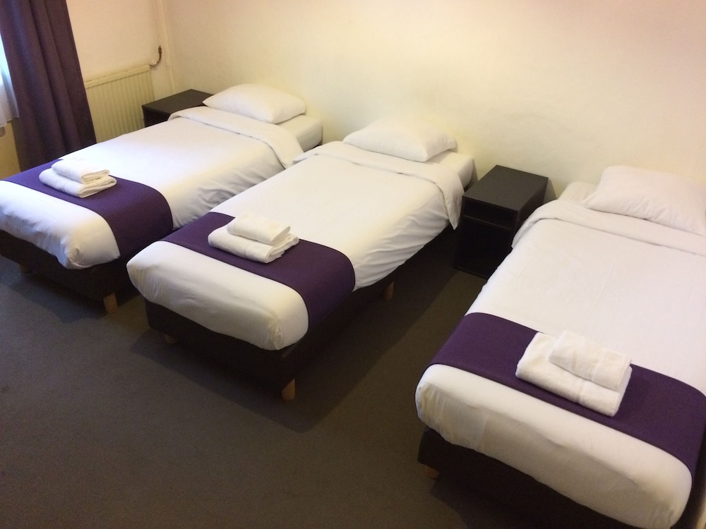 Economy Triple Room, 1 Bedroom, Private Bathroom photo 1