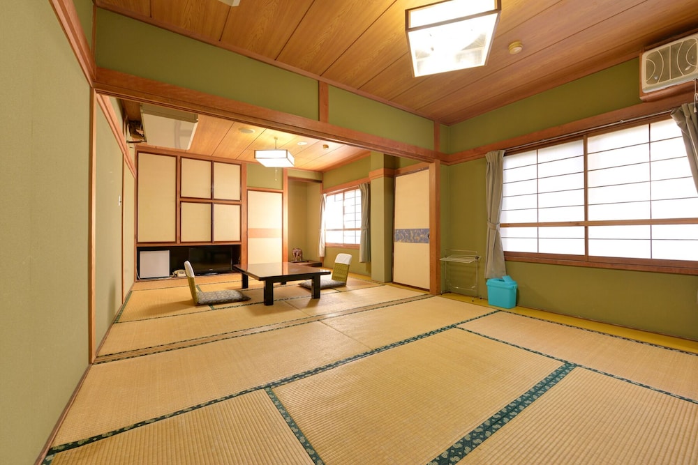 Japanese Style Room for 6 People, 2nd Floor photo 3