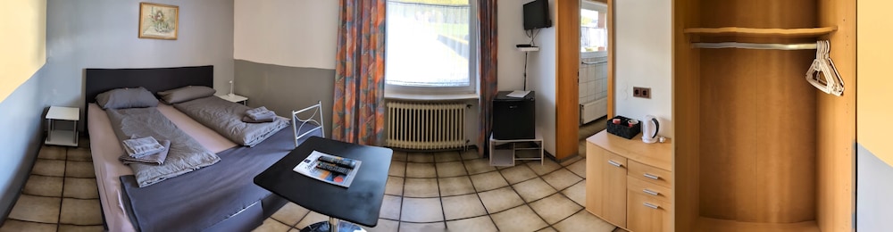 Basic Double Room, Non Smoking photo 1