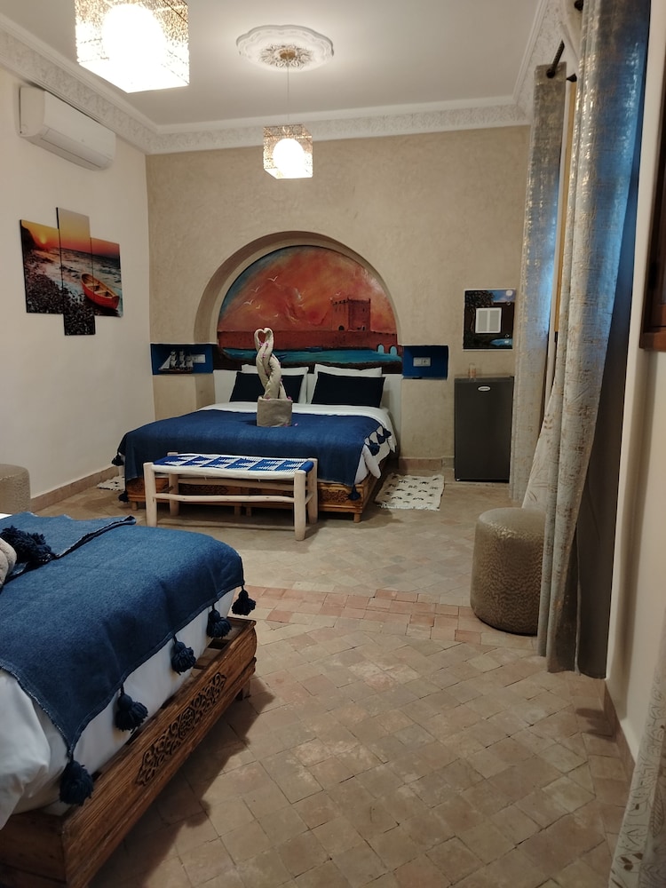 Family Triple Room, Non Smoking, Refrigerator photo 2