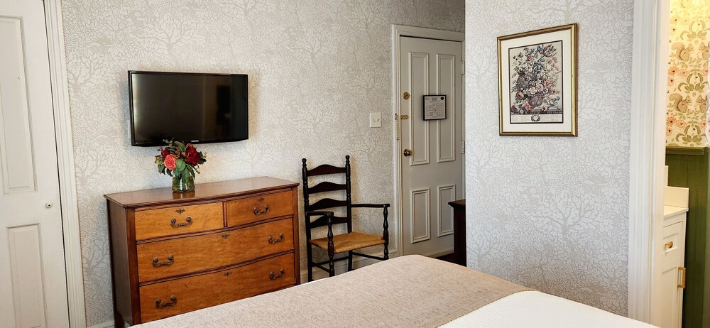 Room, Private Bathroom (Rose Room) photo 3