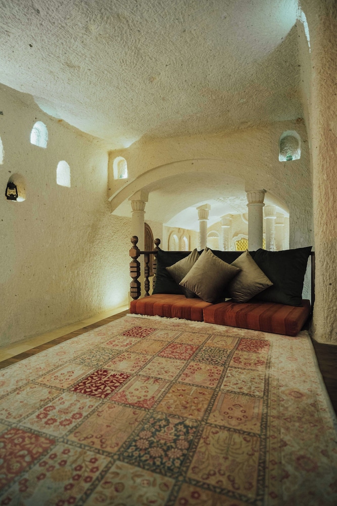 King Cave Suite with Stone Bathtub - Photo 7
