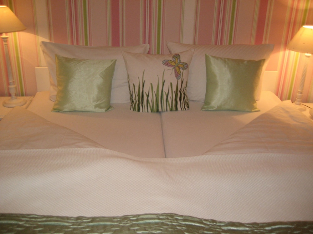 Standard Double Room Single Use photo 2