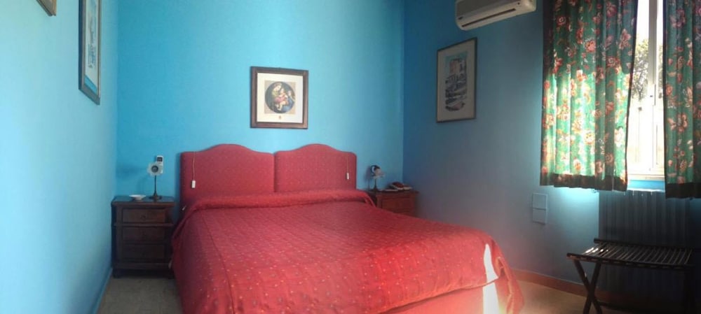 Basic Double or Twin Room photo 3