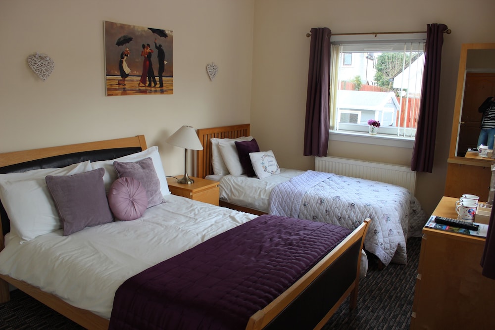 Triple Room, Ensuite photo 1