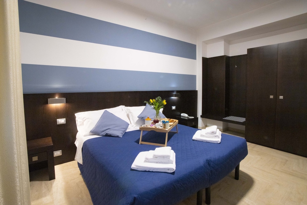Classic Double or Twin Room - Photo 15