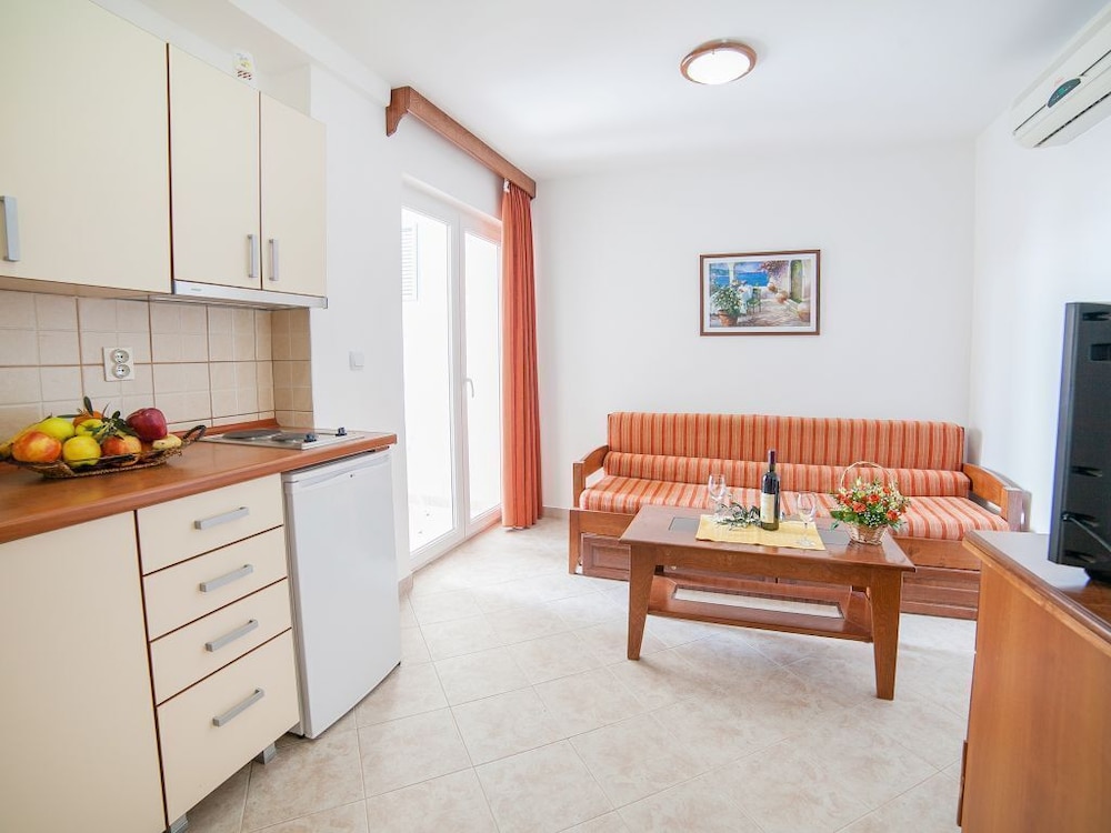 Classic Apartment, Balcony, Partial Sea View