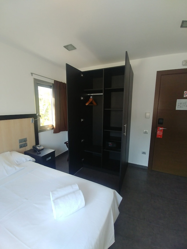 Double Room - Photo 13