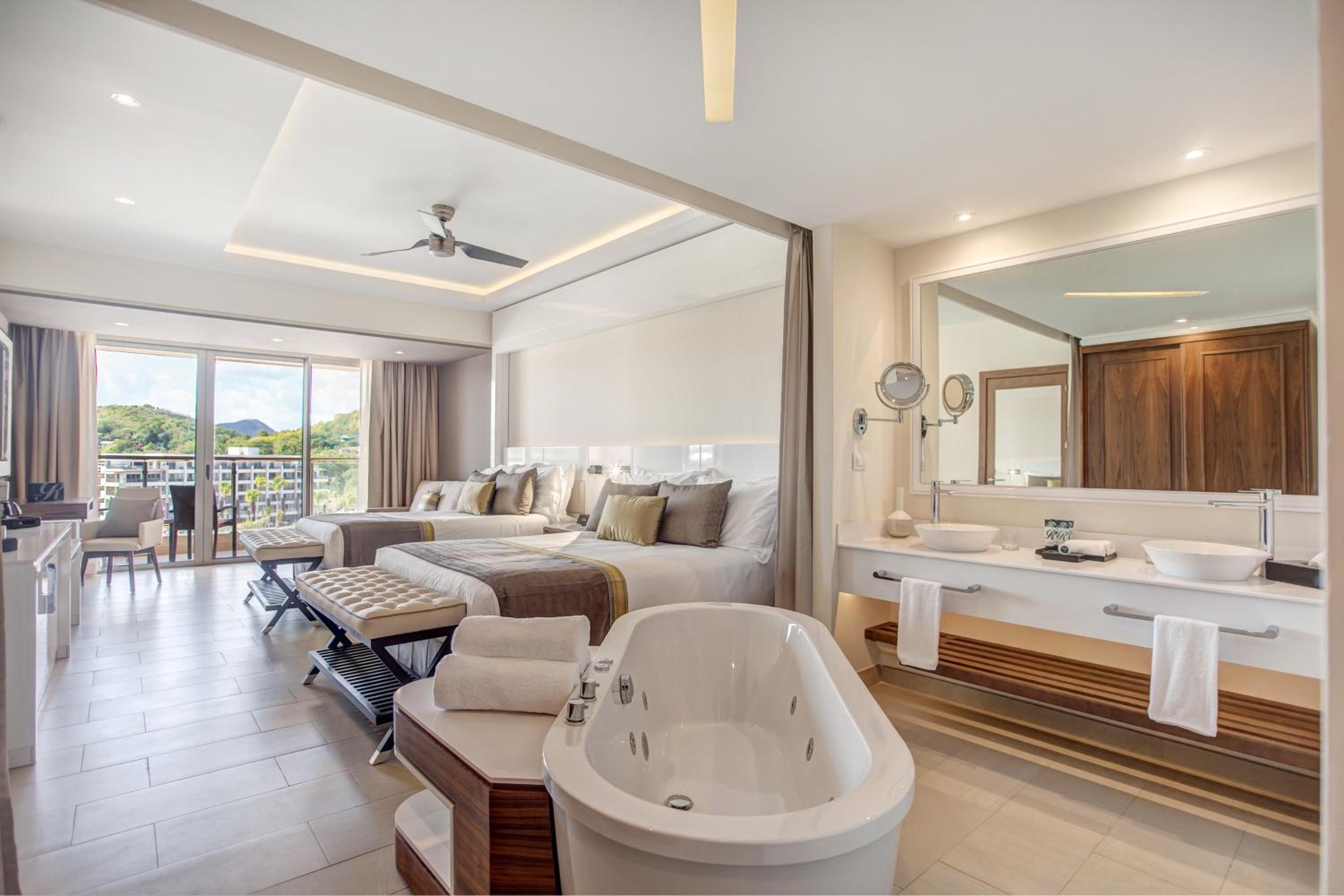 Luxury Chairman Two Bedroom Suite Ocean Front Swim Out Diamond Club photo 1