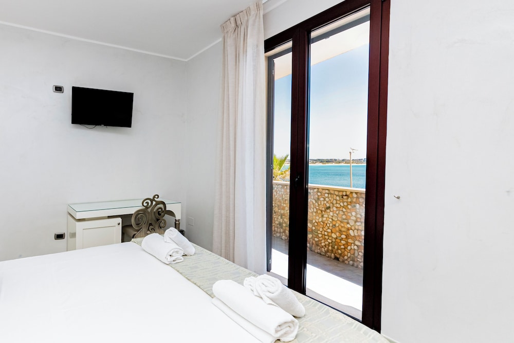 Superior Room, Balcony, Sea View photo 3