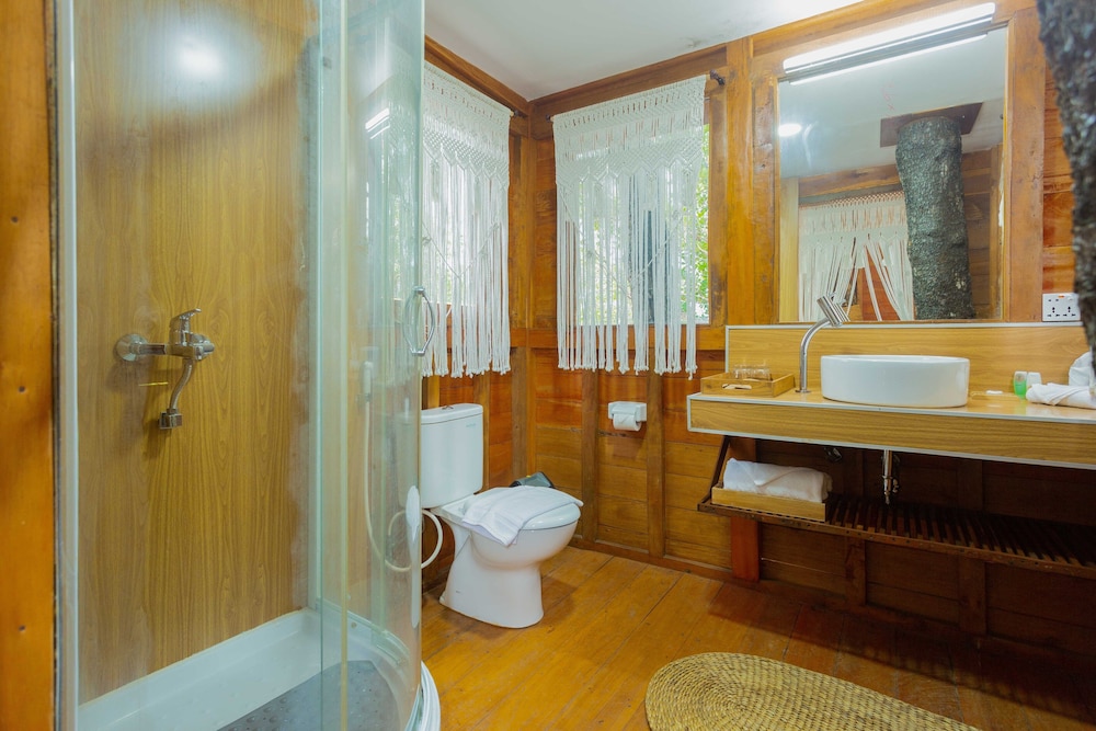 Tree House - Photo 2