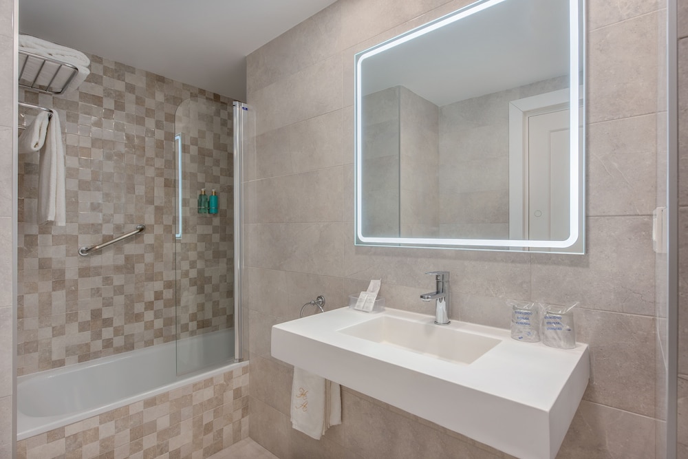 Triple Room, 3 Twin Beds - Photo 6