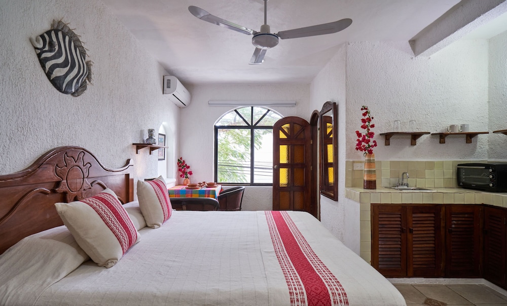 Standard Studio, Multiple Beds - Photo 1
