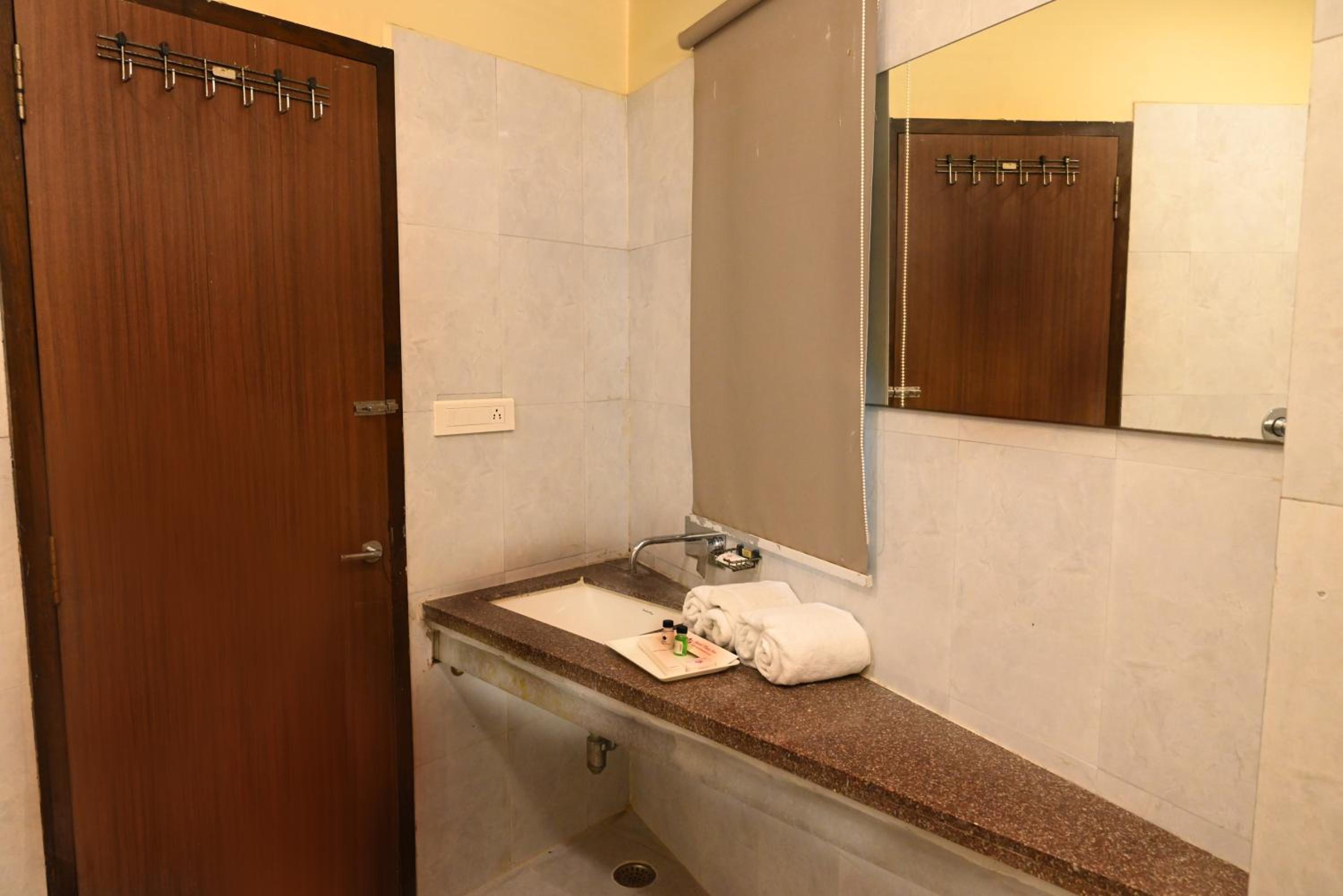 Standard Double Room - Photo 3