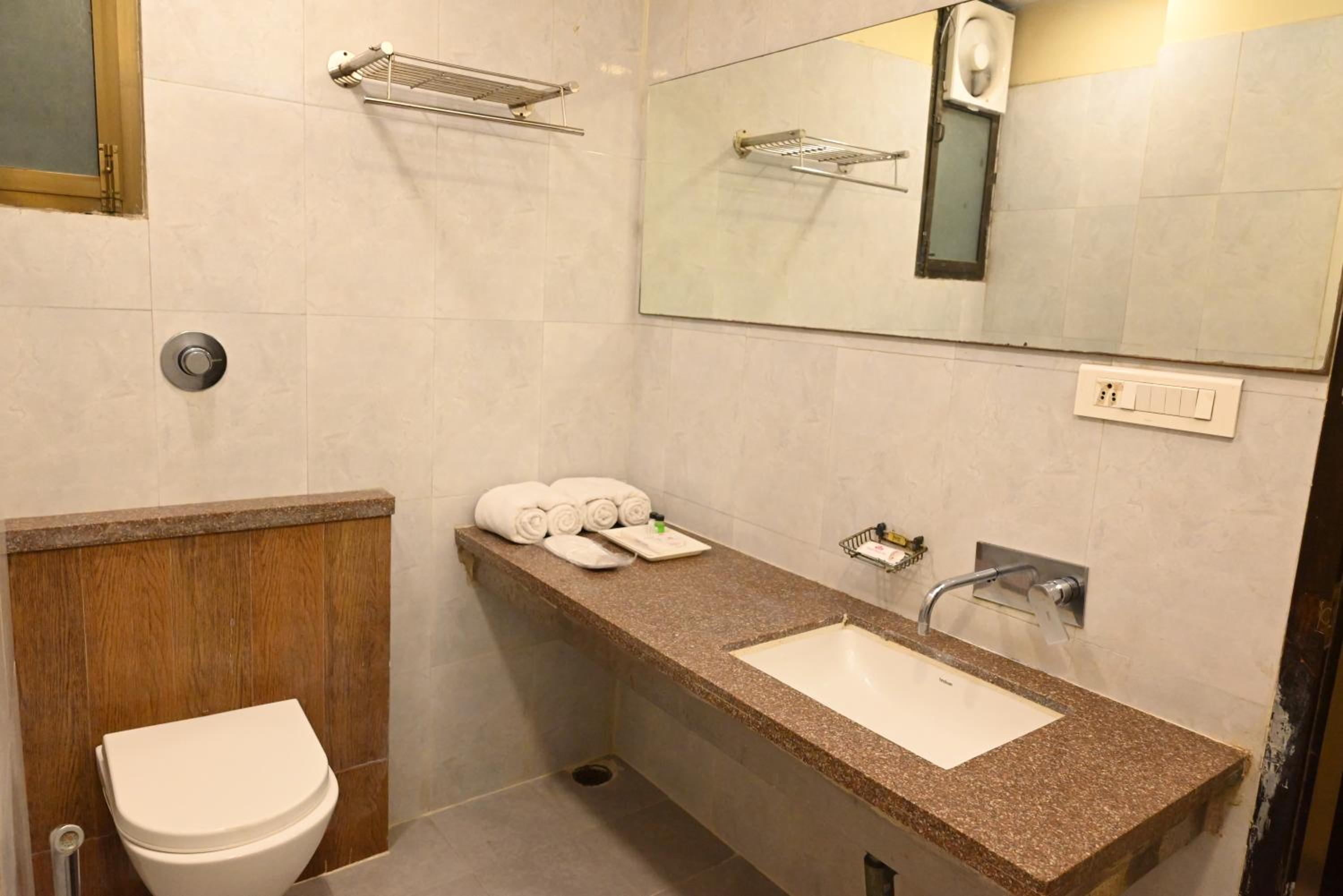 Deluxe Double or Twin Room - Photo 3