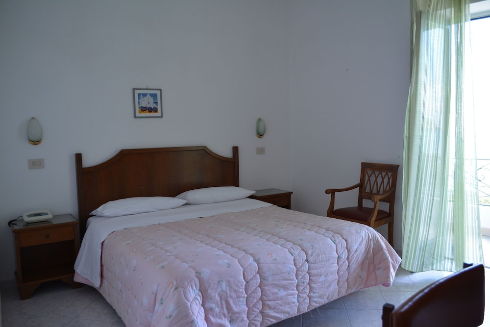 Standard Room, Partial Sea View
