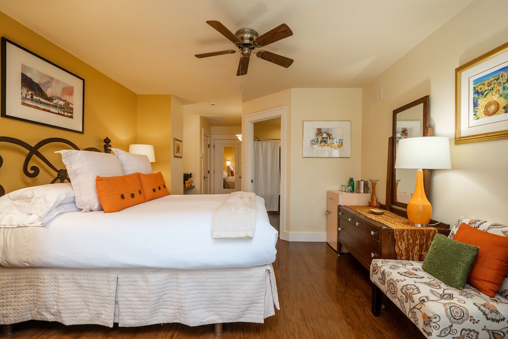 Room, Jetted Tub, Lake View (Sunset)