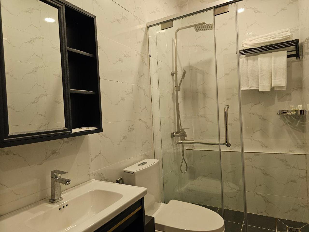 Deluxe Double Room with Balcony - Photo 12
