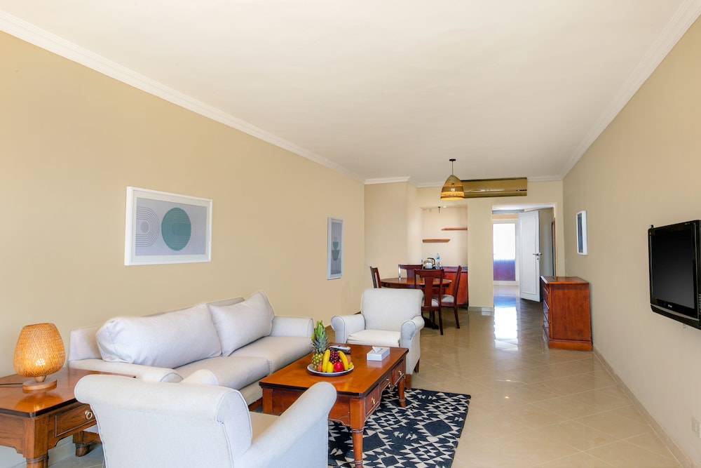 Family Apartment - Photo 9