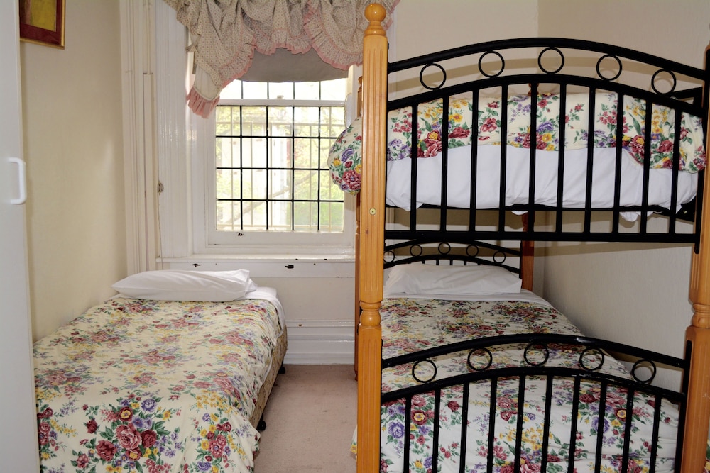 Standard Family Room - Photo 7