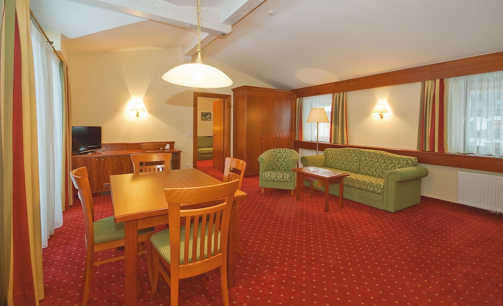 Classic Suite, 1 Bedroom, Resort View photo 3