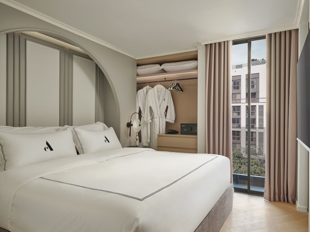 Superior Suite, 2 Bedrooms, Non Smoking, City View photo 1