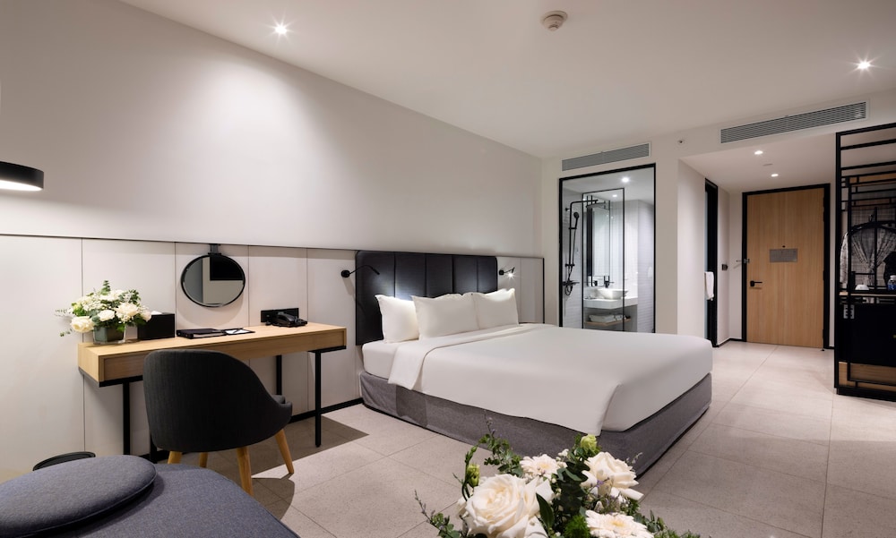 Deluxe Plus King Room - Photo 1