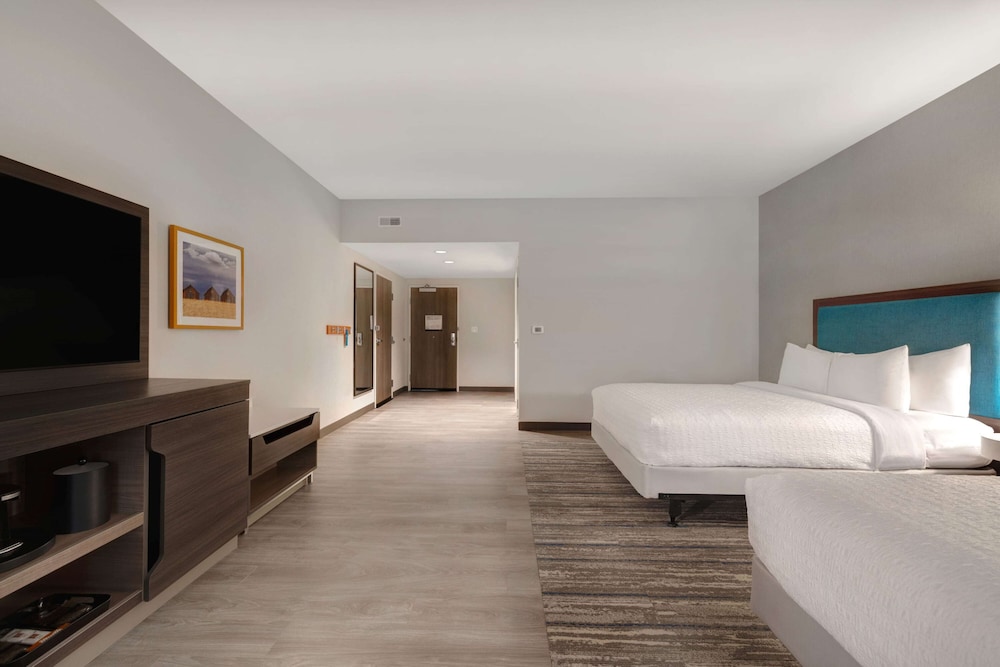 Room, 2 Queen Beds, Accessible (Roll-In Shower) photo 1