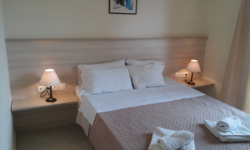 Room, Pool View (Quadruple)