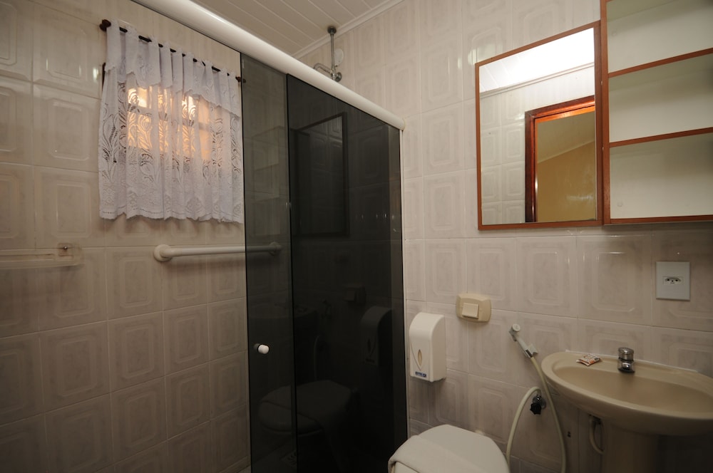Standard Double Room - Photo 11